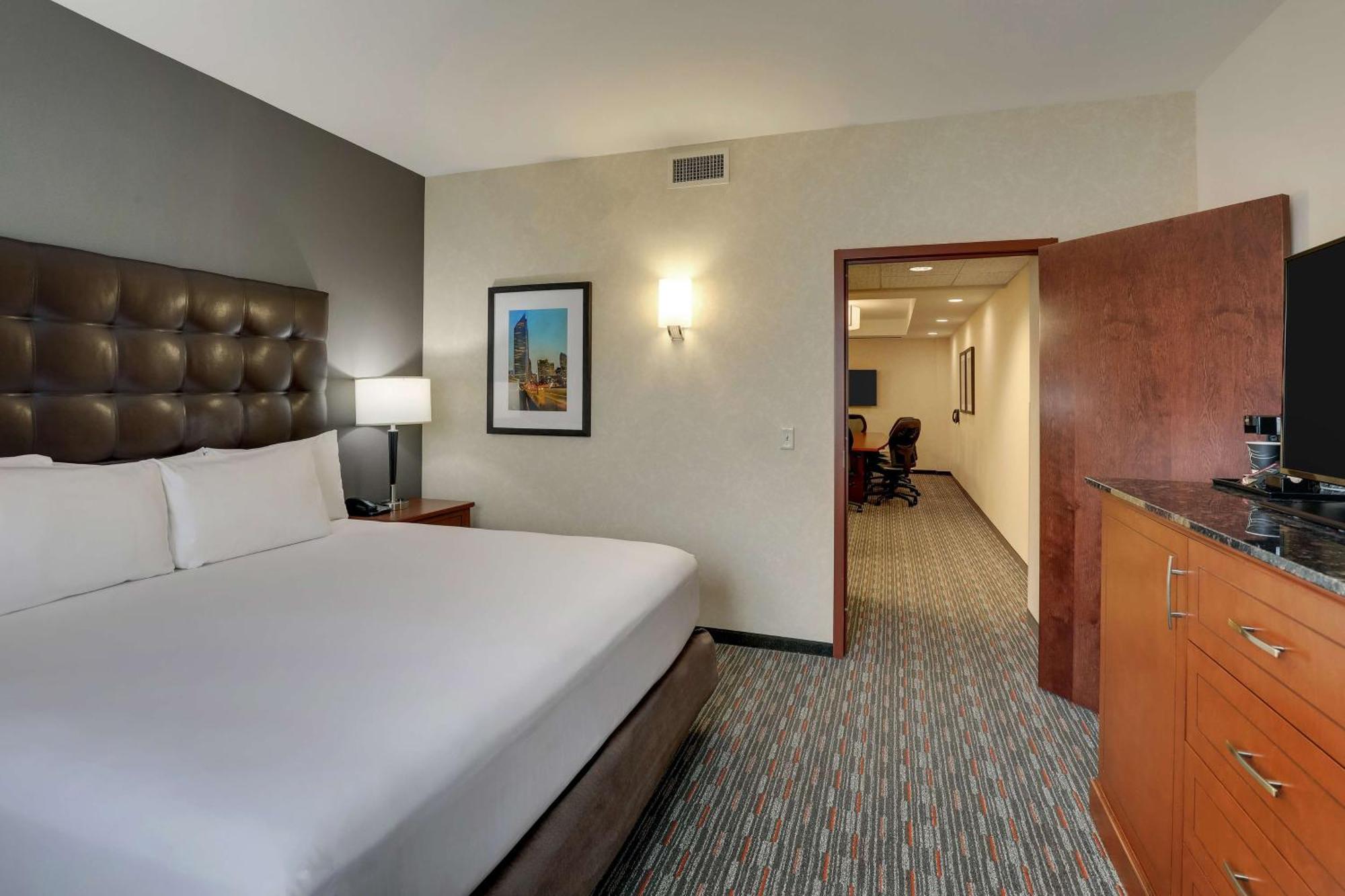 Drury Inn & Suites Charlotte Arrowood Exterior foto